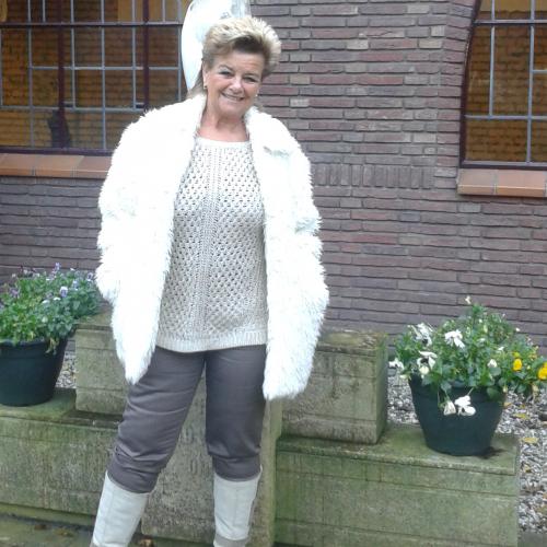 Gepijpt worden door 57-jarig dametje uit Gelderland