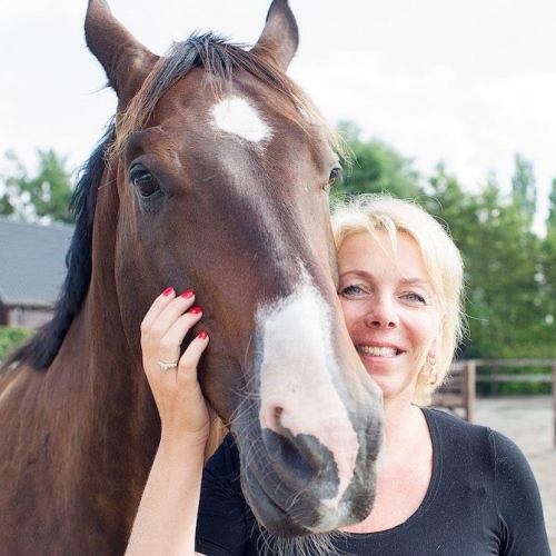 Gepijpt worden door 57-jarig dametje uit Overijssel